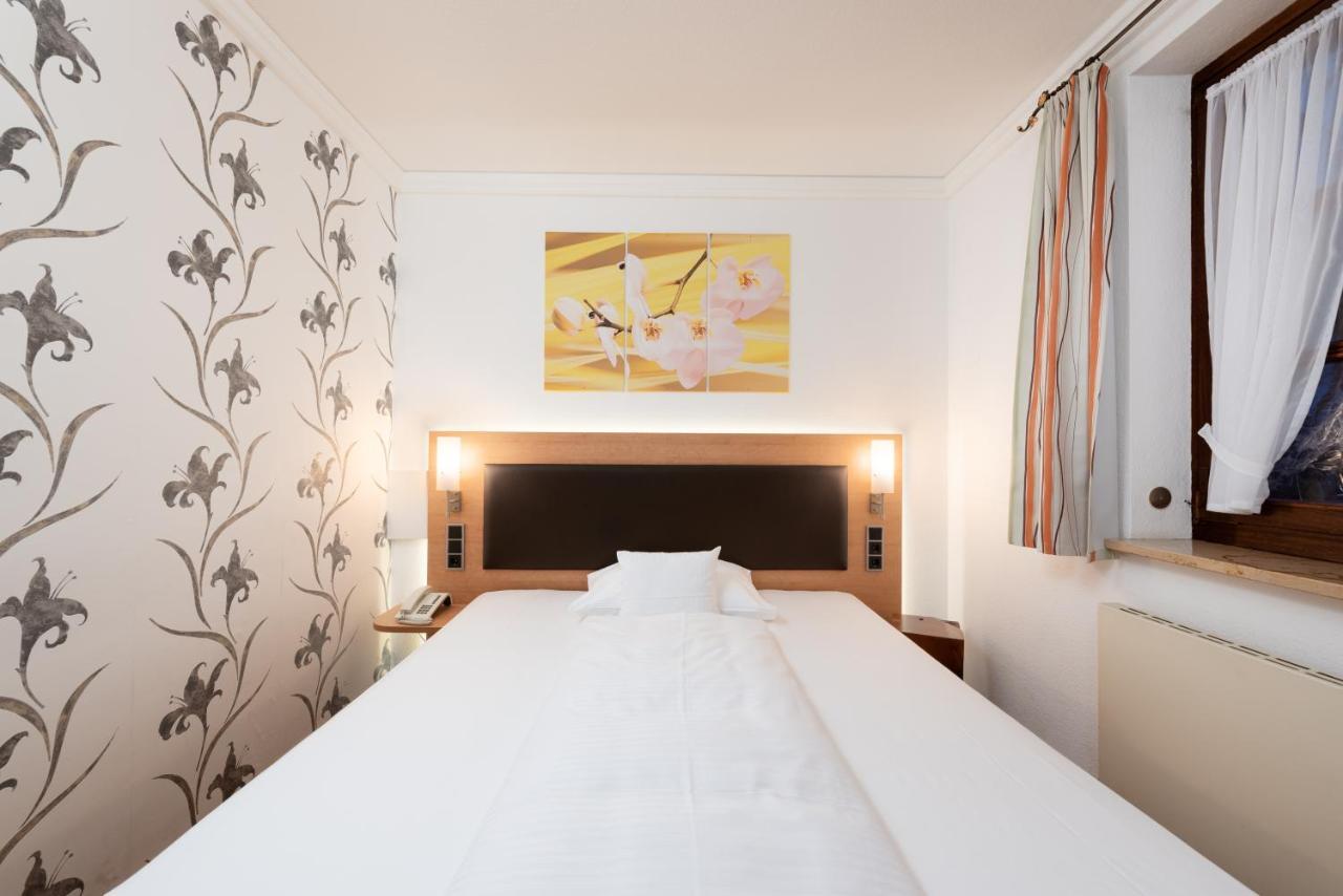 Hotel Riesengebirge Neuhof an der Zenn ภายนอก รูปภาพ